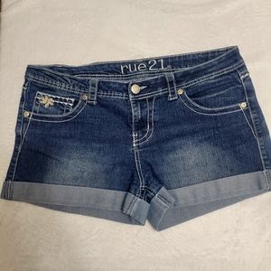 Size 13/14 Women's Rue 21 Cute Flower Denim Shorts.
